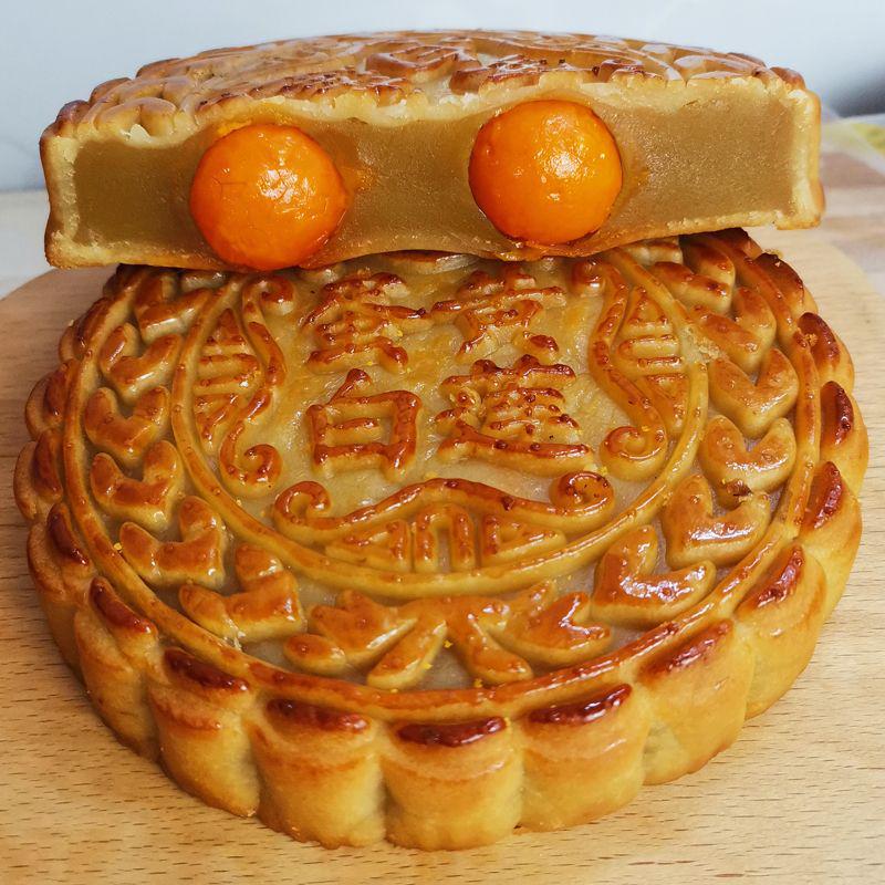 Snowy Yolk Lotus Seed Paste & Five Nuts BBQ Pork Mooncake - Extra Large, Egg Yolk, Old-Fashioned Style