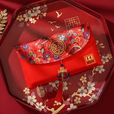 Paroles de bénédiction du Nouvel An Enveloppe rouge en brocart Tissu brocart Pompon Broderie 2025 Poche à argent Meilleurs vœux Fête du Printemps