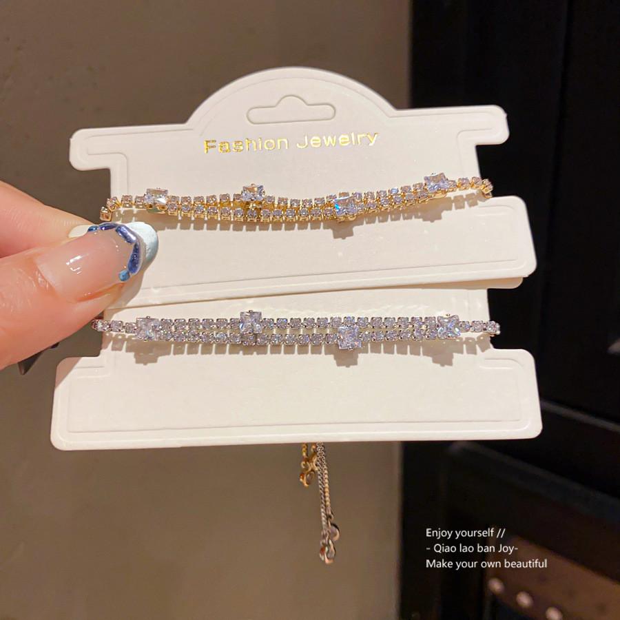 Leichte Luxus-Kupfer-Handkette mit Blüten-Design für modische Damen-Accessoires