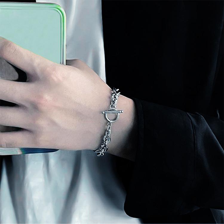 Cadena de clavícula doble capa japonesa y coreana: Collar OT de Acero de Titanio Hip-Hop con Cruz y Estrella para Hombres y Mujeres