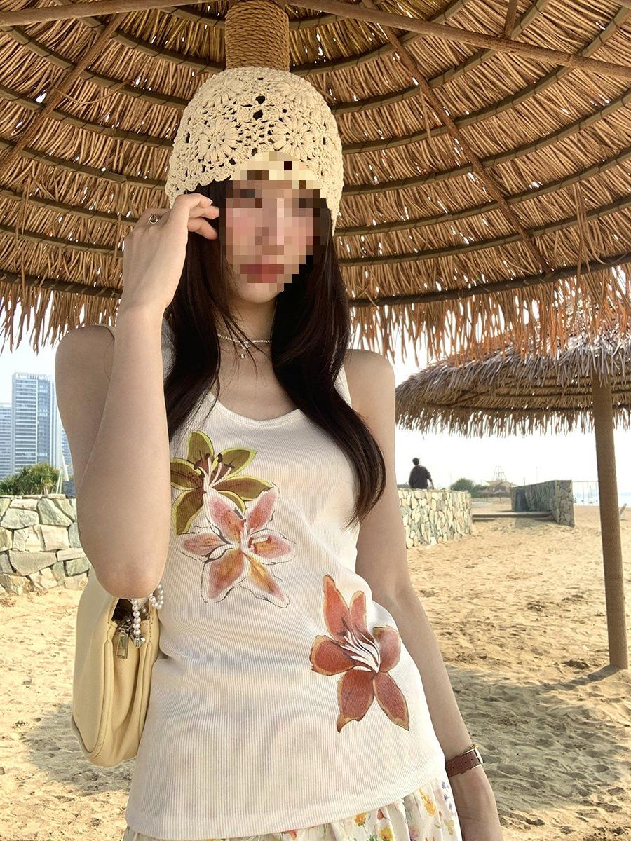 

Xin Bang Bang Women s Summer Flower Knit U-Neck Camisole - Sexy Sleeveless Inner Wear with Beautiful Back Design Large