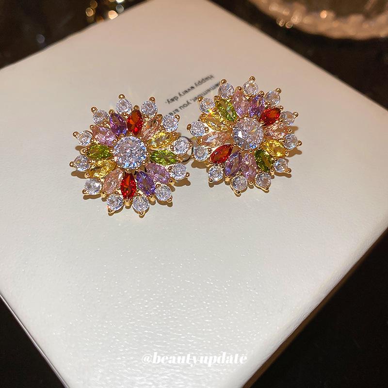 Orecchini a Fiore in Zircone con Ago in Argento Galvanizzato Oro - Design Elegante, Stile di Alta Gamma