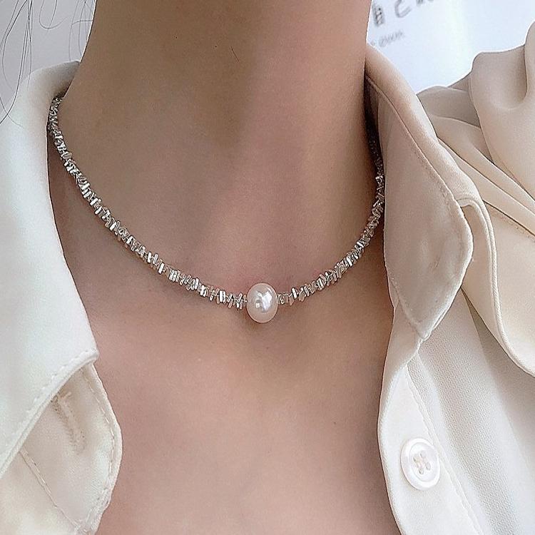 

Light luxury and niche design sense Pearl Necklace women s summer 2024 new broken silver clavicle chain neck chain