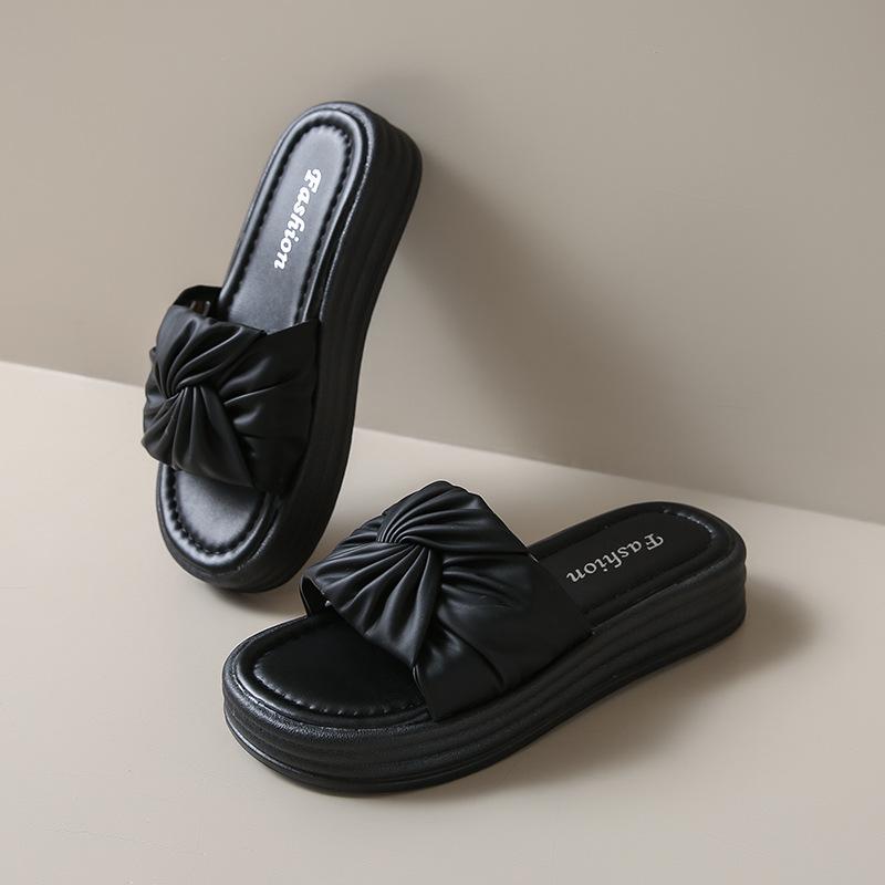 

Slippers women s summer wear 2025 new fashion stepping on shit feeling versatile fashion thick bottom one-word drag women 40 чорний