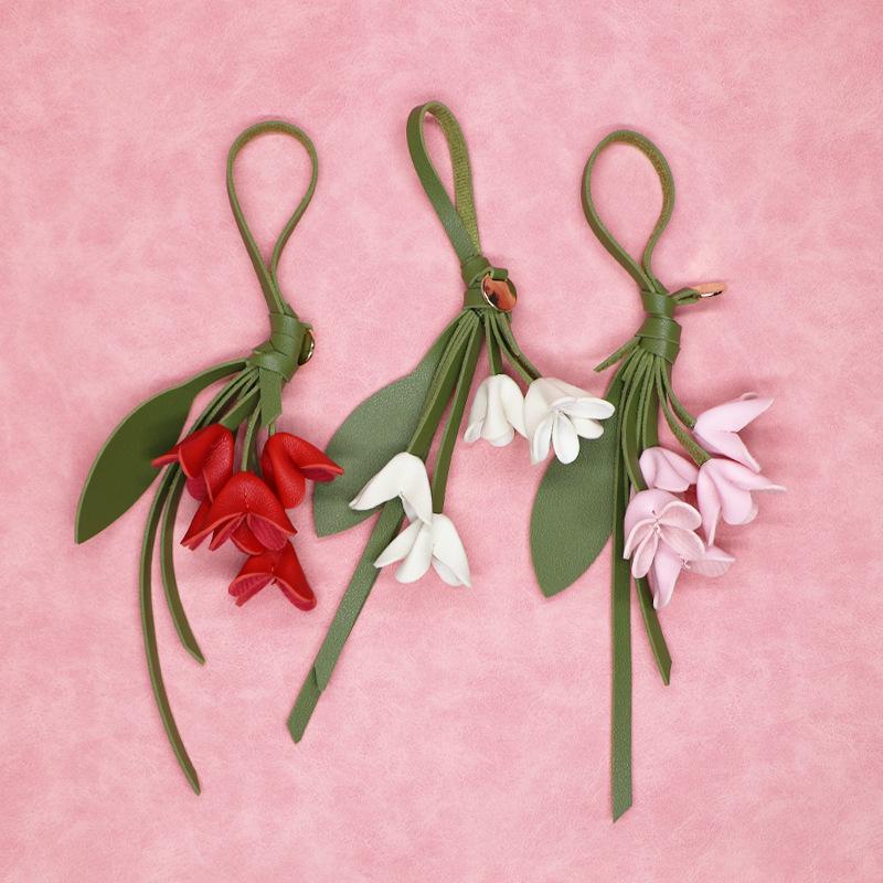 1Pcs Leather Keychain Multi-Color Hanger Flower Pu Leather Pendant Handmade Car Keyring Creative Cartoon Bag Ornament