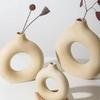 1 Stück Weiße Keramikvasen für Heimdeko, Moderne Deko Mattierte Kreisvase, Minimalistische Nordische Donut-Vase, Dekorativ