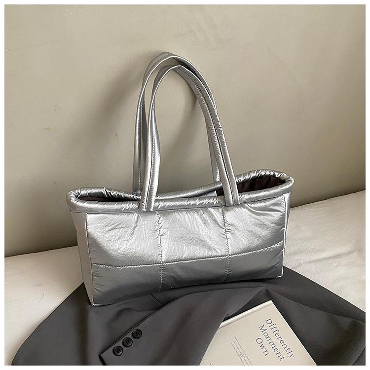 

Autumn and winter large-capacity cotton-filled tote bag women s bag 2025 new casual commuting cotton clothes cloud bag Korean version shoulder bag белый