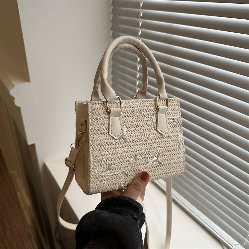 

Summer new women s weaving 2025 fashion pastoral straw seaside beach portable shoulder messenger bag small square bag