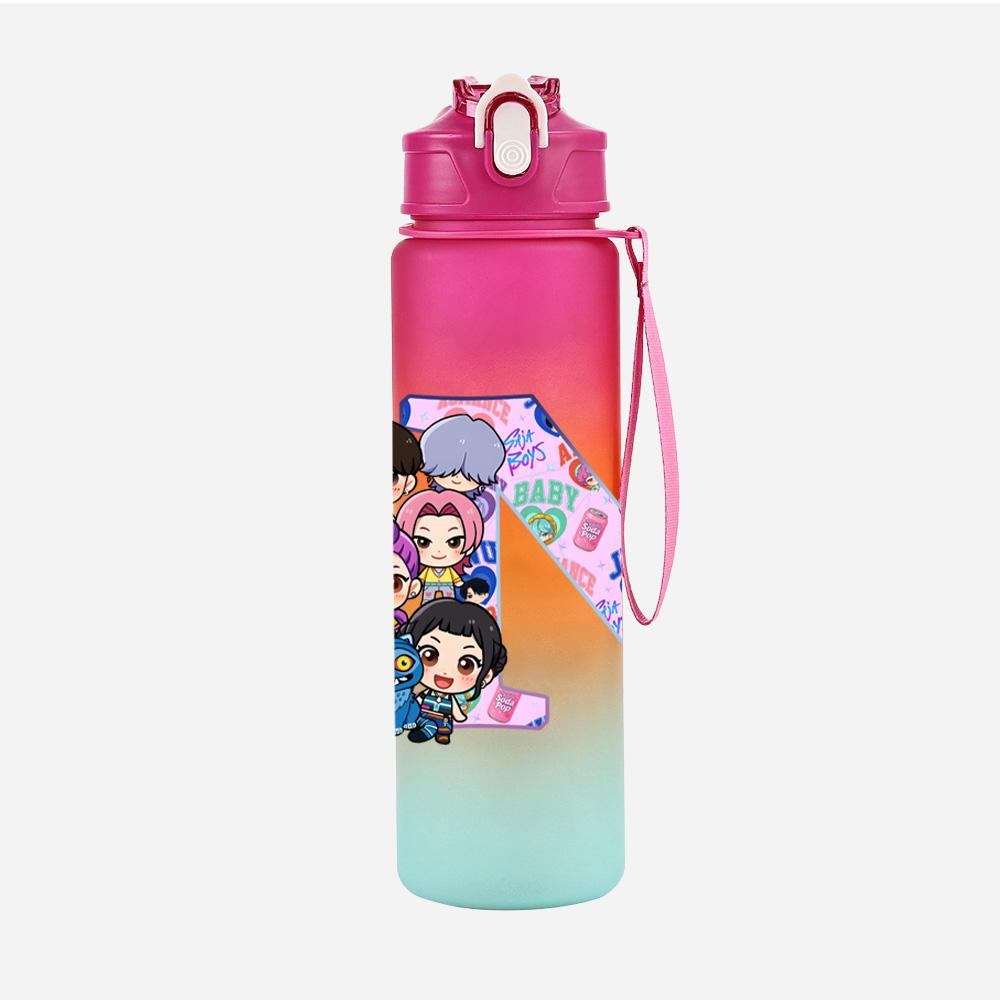 26 Lettere Inglesi K-Pop Demon Hunters Stampato 750ml Borraccia Grande Capacità Tazza da Bere Portatile Sport all'Aperto Tazza da Acqua Regalo per Bambini