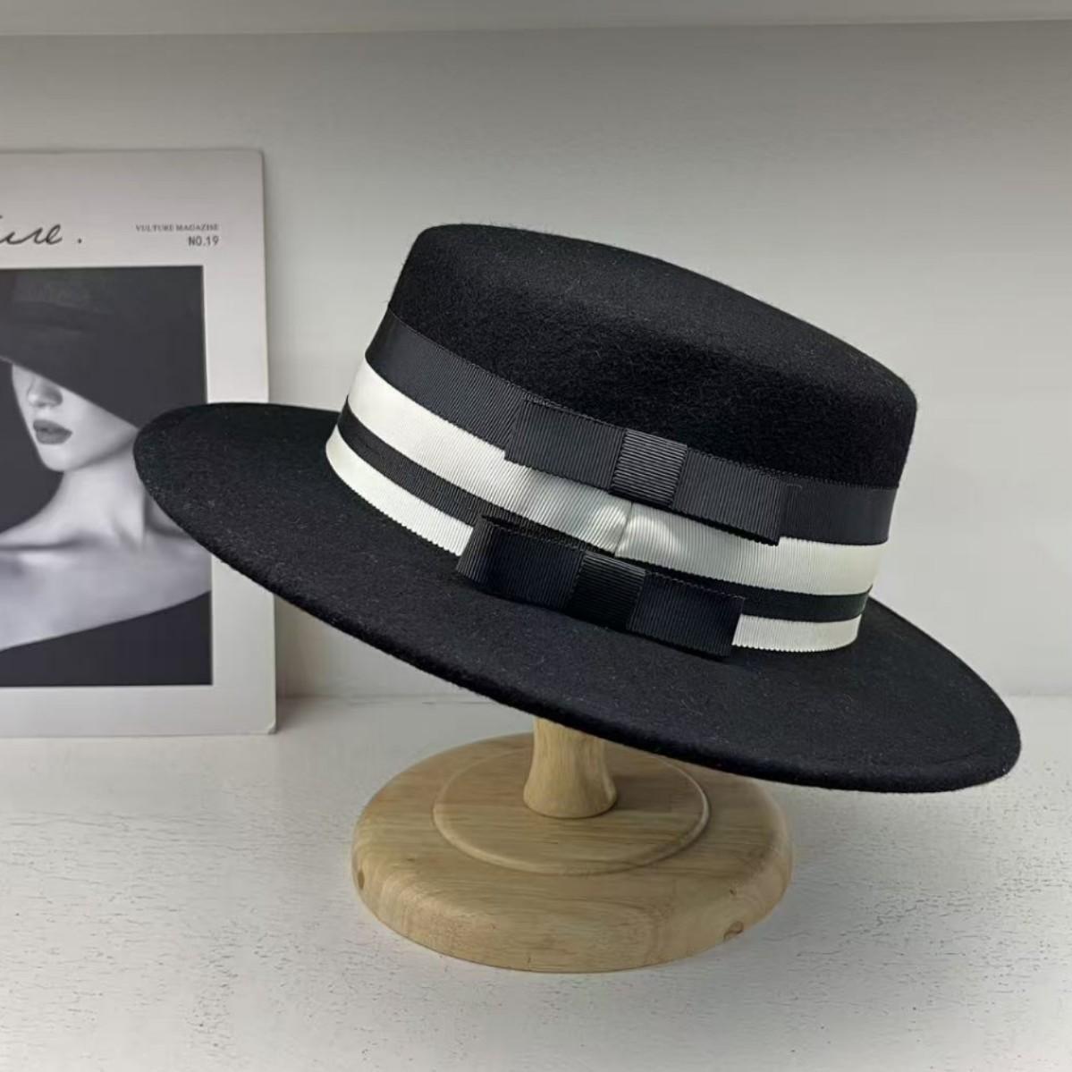 

Light luxury high-quality French high-end top hat women s fashion autumn and winter wool woolen flat top hat British contrasting color celebrity style M（55-58cm） чорний
