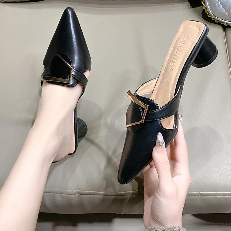 

Summer 2025 beige metal buckle hollow bag head sandals women s middle heel new rear empty thick heel pointed single shoe 35 чёрный