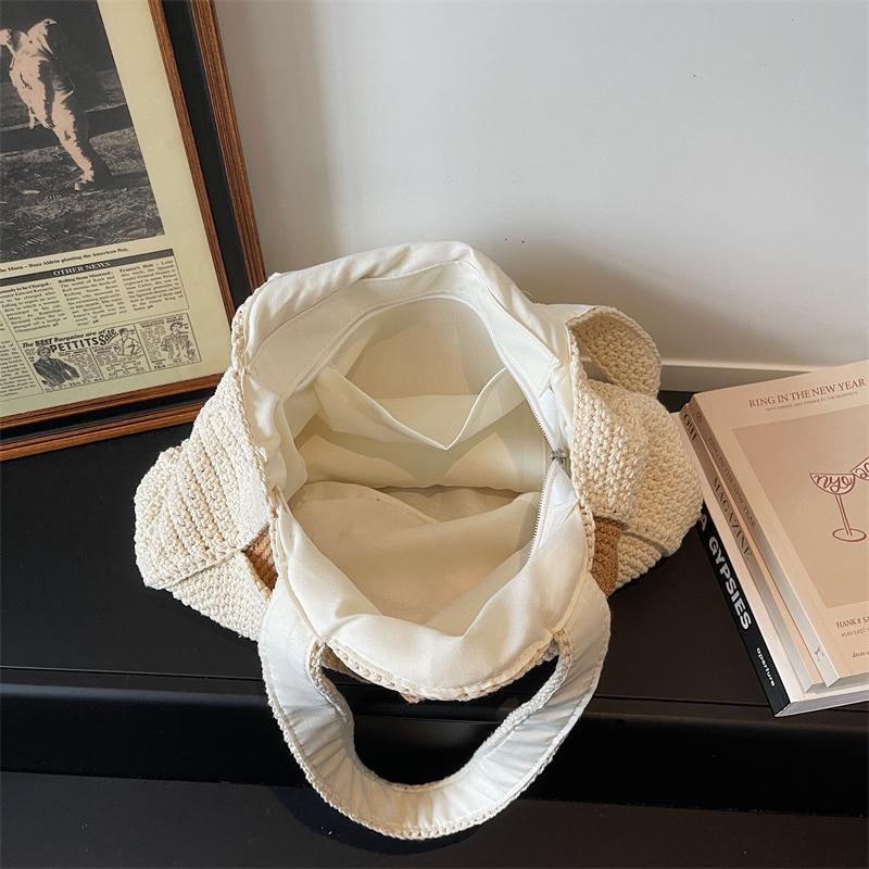 Women's Boho Crochet Round Bag Handwoven Floral Tote Bag Large Capacity Shoulder Bag for Beach Travel Daily Bohemian Style