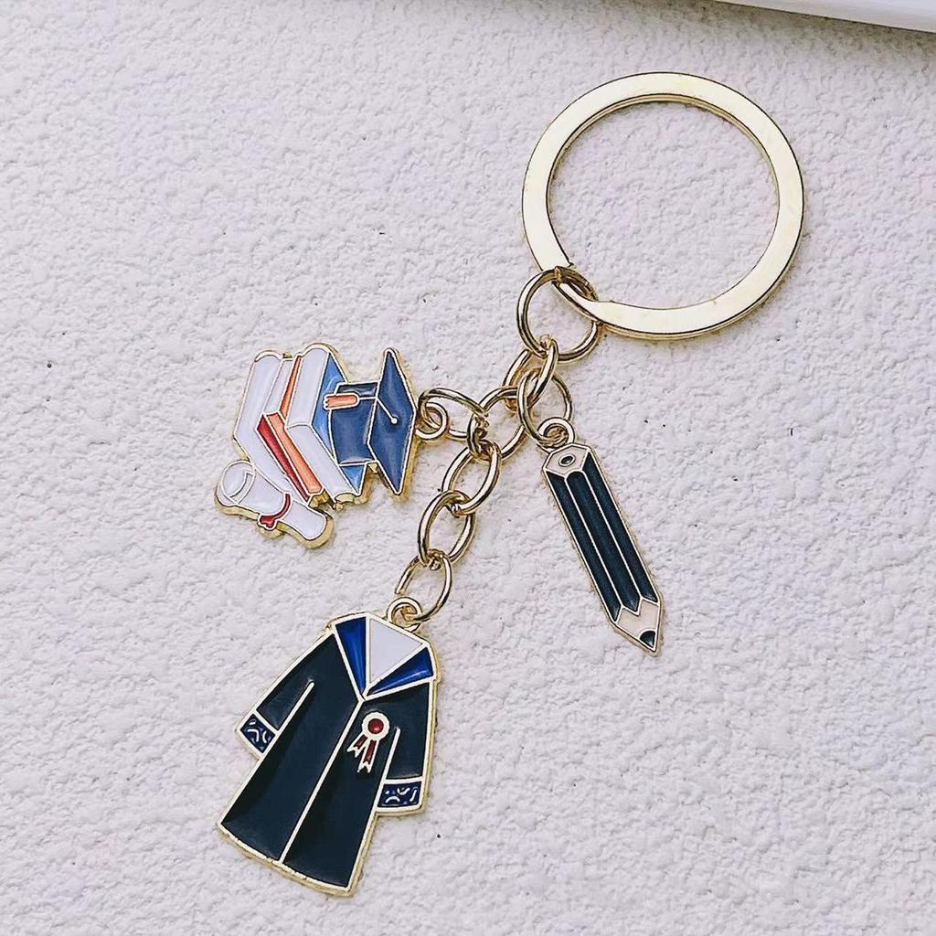 Graduation Themed Key Ring Bachelor Uniform Keychain Metal Keyring for Backpack and Purse Decoration Student Gift
