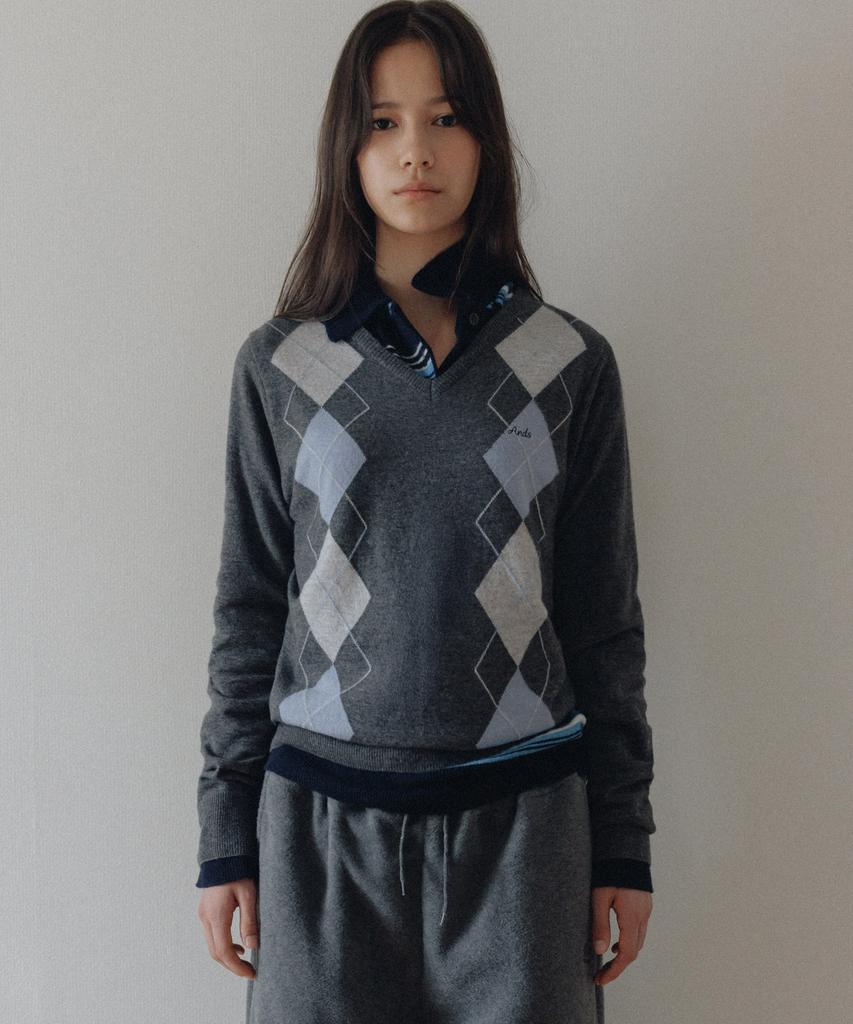 ANDNEEDS Eddy Argyle V-Neck Knit (Charcoal Gray)