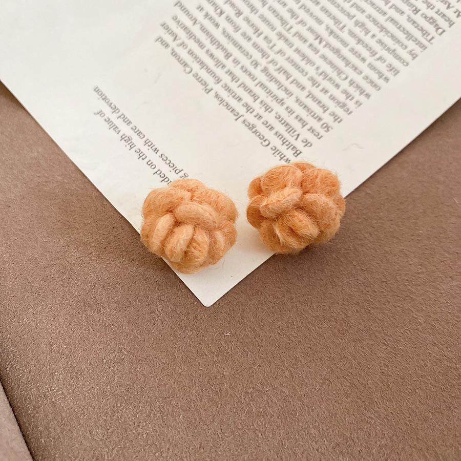 Silver Needle Wool Flower Stud Earrings - Bohemian High-End Fashion for Autumn/Winter