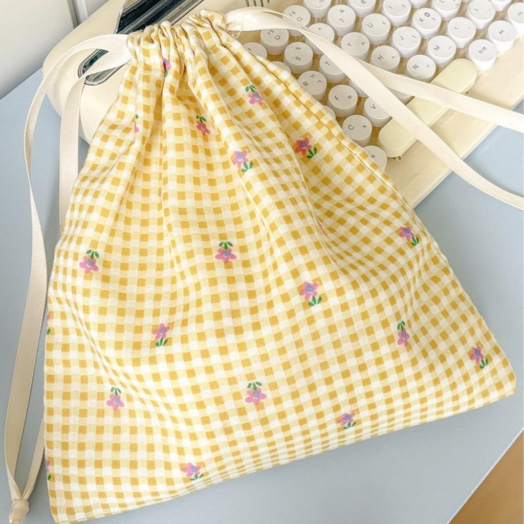 Minimalist Drawstring Storage Bag With Floral Pattern For Travel And Desk Organization