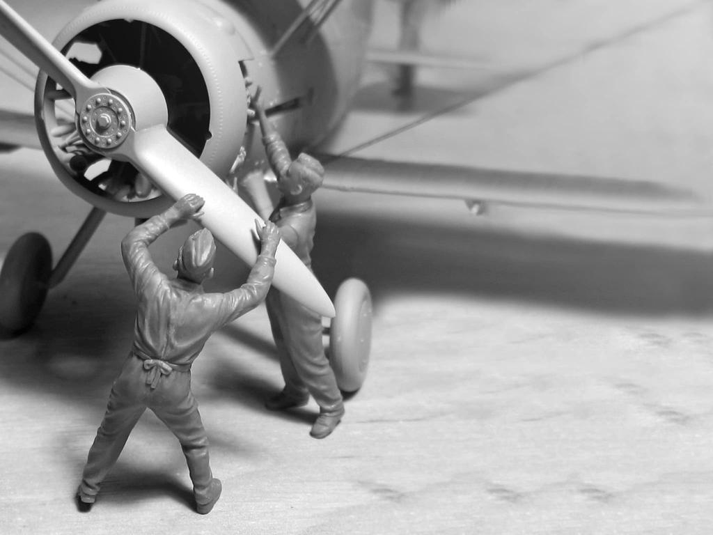 ICM WWII Royal Air Force Ground Crew Set Plastic Model 32107 1/32 1939-1945