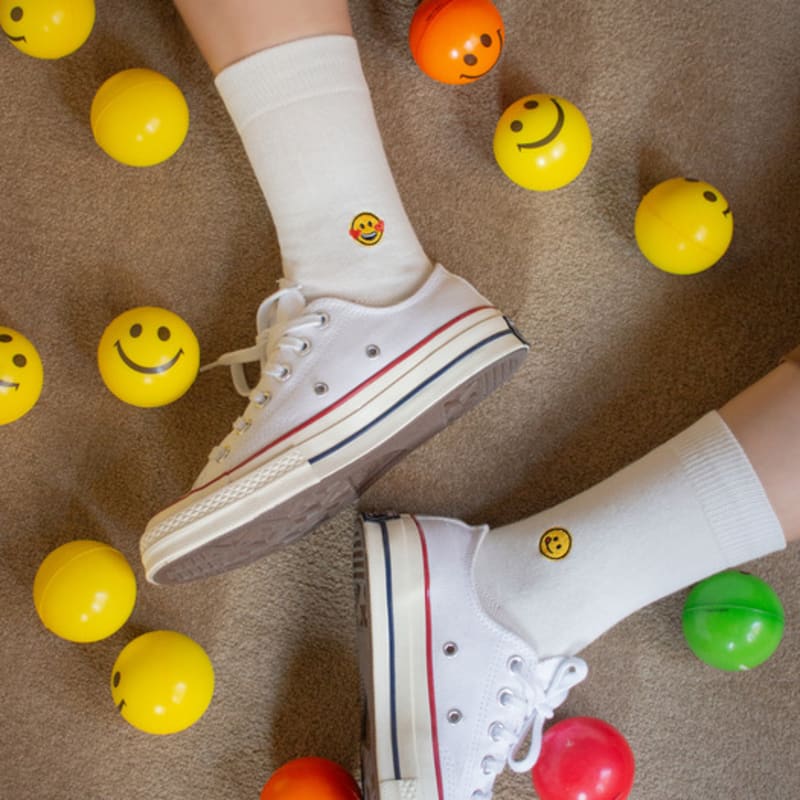 SNOOZY Heart Smile Emoji Embroidered Socks (White)