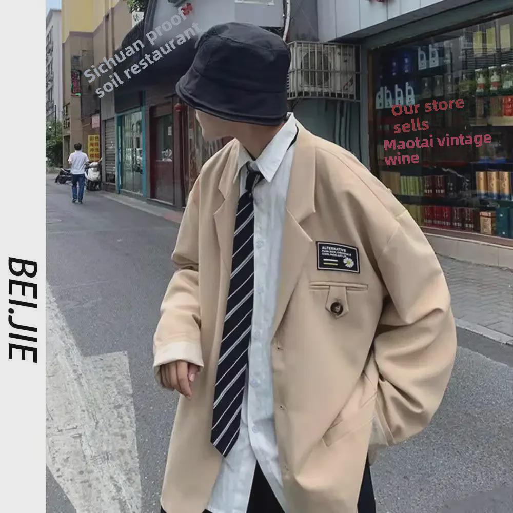 Trendiger dreiteiliger Herrenanzug im koreanischen Stil für den Herbst: Hübsches Set aus kleiner Anzugjacke und Hose