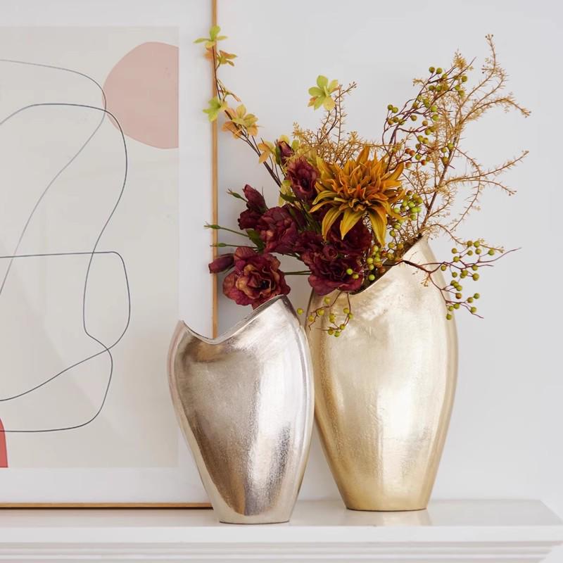 

Creative Gold & Silver Aluminum Slanted Flat Vase for Tabletop Decoration