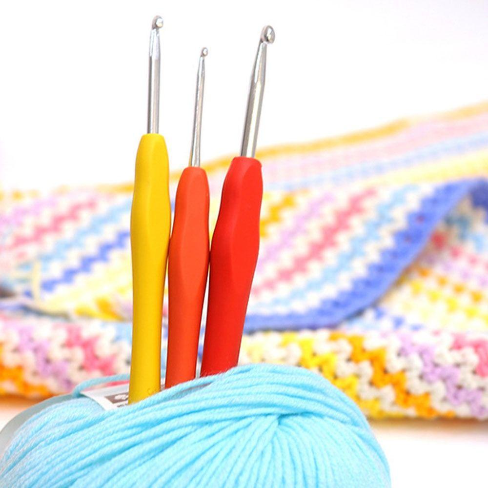 Ergonomic Handles Crochet Hooks Set 5/9/12Size with Storage Case Crochet Kit Soft Handles 2-8mm Crochet Needle Kit Beginners