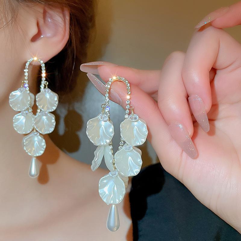 French pearl oval shell earrings white flower high-end stud earrings fashion temperament light luxury earrings women