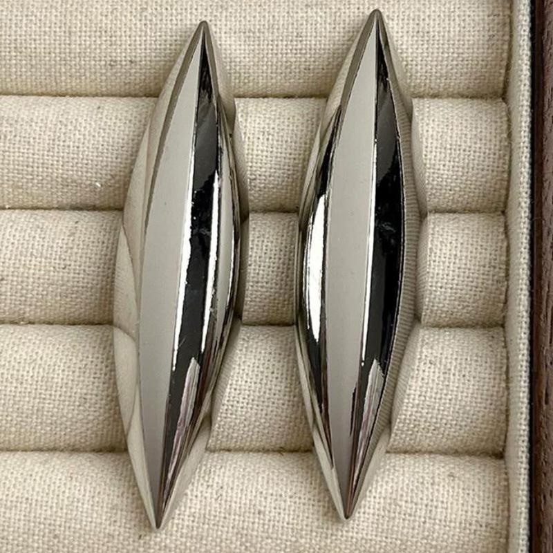 

Fashion Niche Exaggerated Tapered Plain Long Earrings срібний