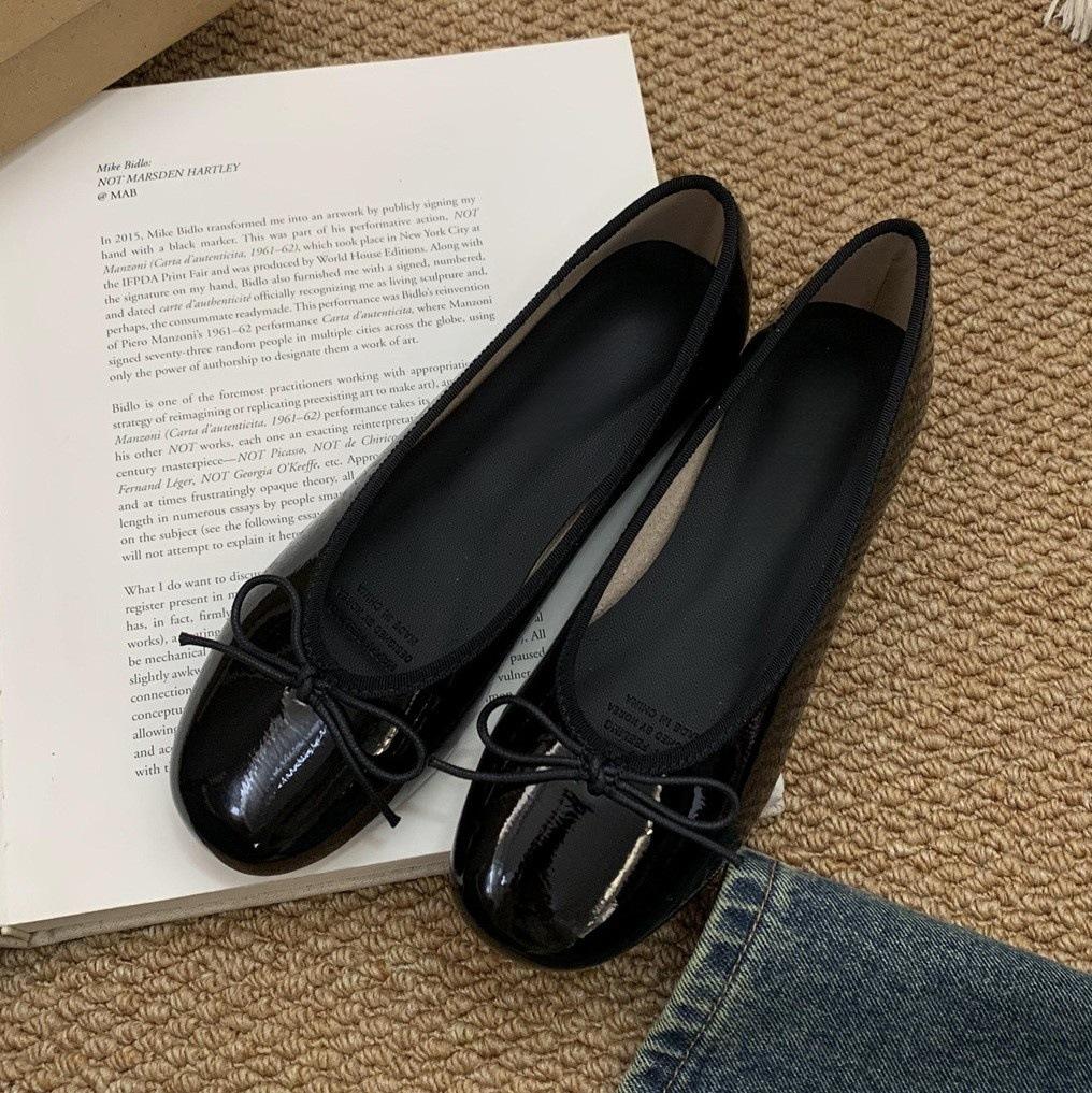 Patent leather flat bottom red round head shallow mouth spring and autumn new French fairy evening breeze gentle pedal lazy bean shoes