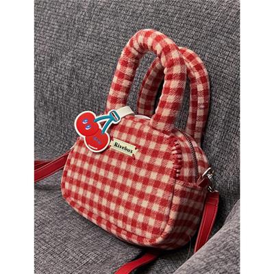 Niche Autumn and Winter Bags Female Sweet Cool Crossbody Bag Hand Bill Shoulder Bag Cute Christmas Plush Bag