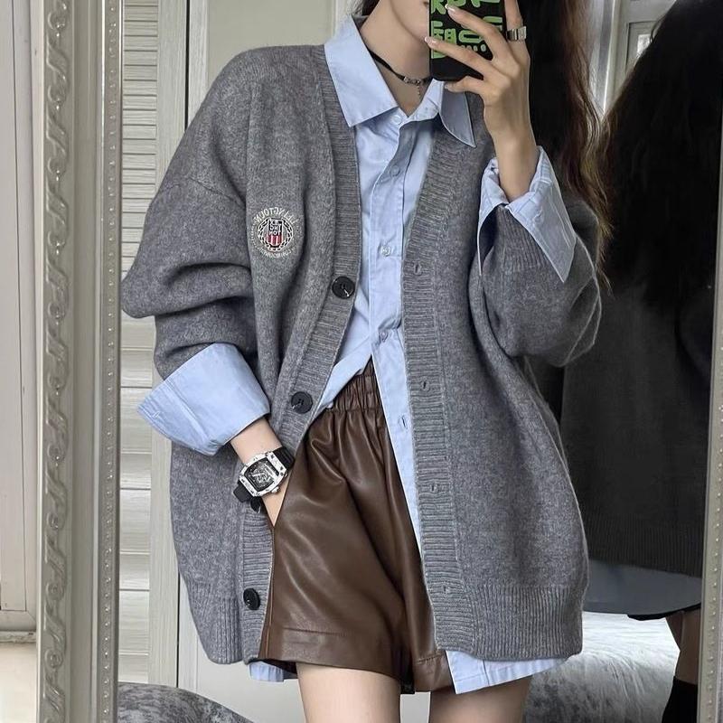 

Lazy style V-neck sweater coat for women autumn winter loose outerwear Japanese vintage college knit cardigan S сірий колір