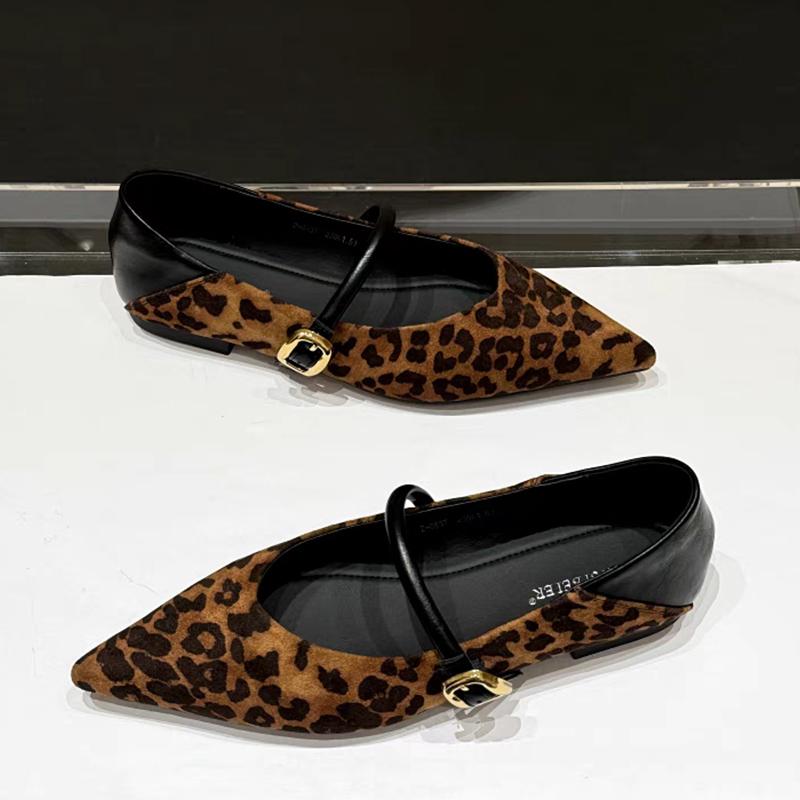 

Леопардовые замшевые женские туфли на плоской подошве с острым носком, элегантные туфли с пряжкой, тренд 2025 года, дизайнерское платье, зимние новые женские туфли 40 леопардовый