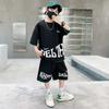 Conjunto de Roupa de Verão para Crianças Meninos Estampa de Letras Conjunto Esportivo Roupas Infantis Adolescentes Camiseta Casual de Manga Curta + Shorts Conjunto de Treino Fantasia