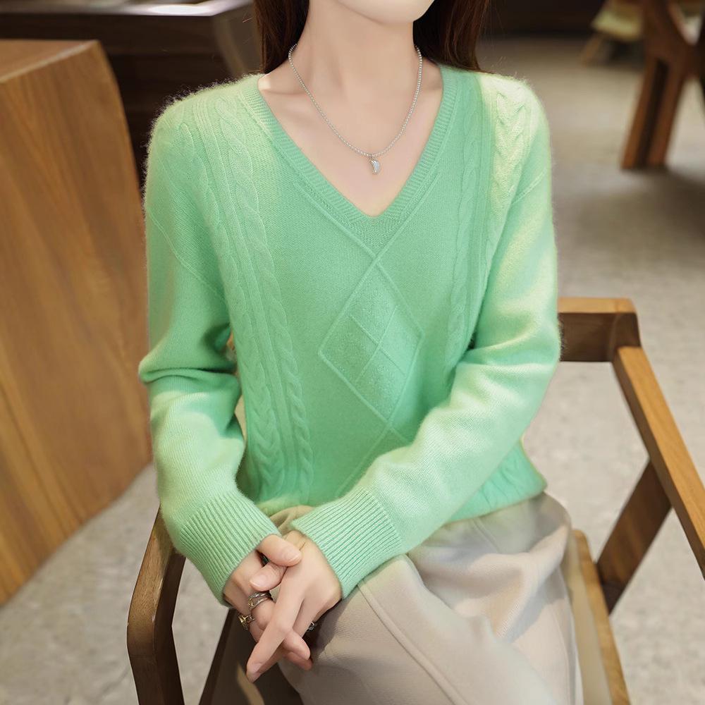 Women's 100% Wool Argyle V-Neck Sweater - Slimming, Versatile Twist Pattern Knitwear for Autumn/Winter