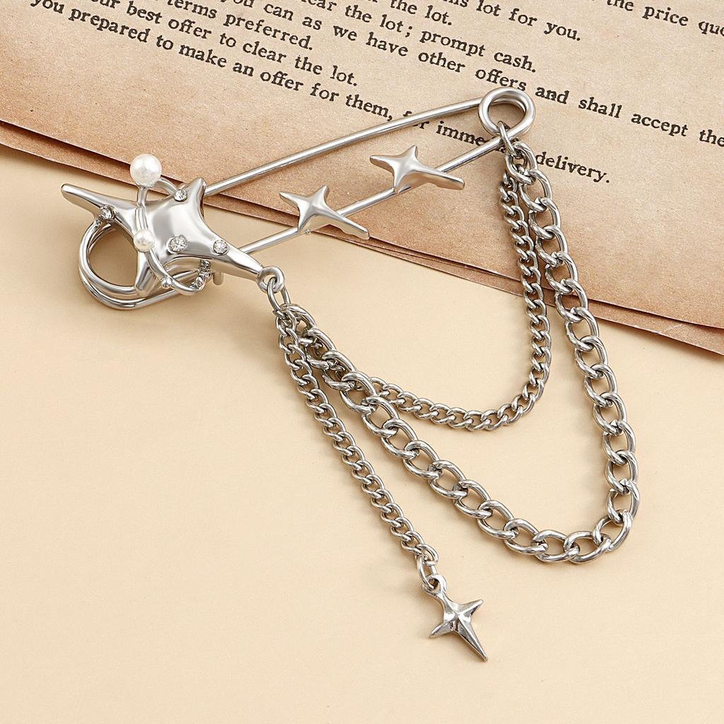 Fashion Clothing Pendants Women Creative Festival Gifts Personality Brooches Star And Crescent Commuter Tassel Pins Accessories Elegant High Quality