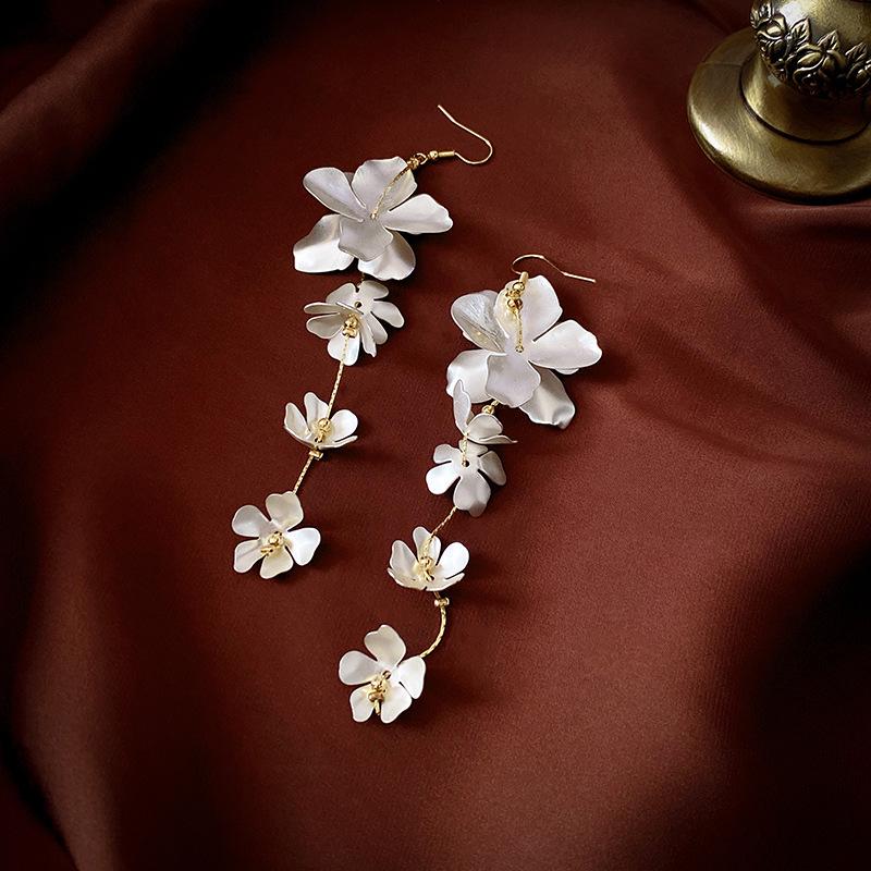 Atmosphere Silver Needle Flower Tassel Earrings - Elegant Studs for Women