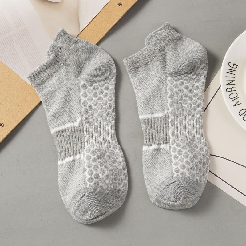 Men's Honeycomb Patterned Athletic Socks for Breathability Comfort Antibacterial Properties and Odor-free Feet.