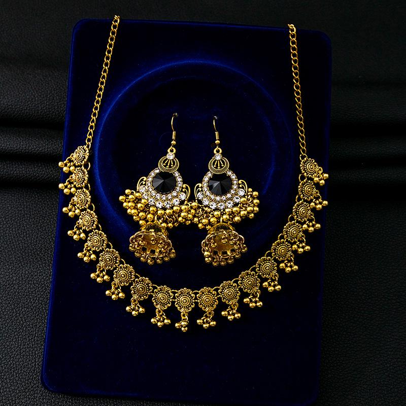 Bohemian Retro Diamond Jewelry Set: Round Earrings & Rice Bead Pendant Necklace.