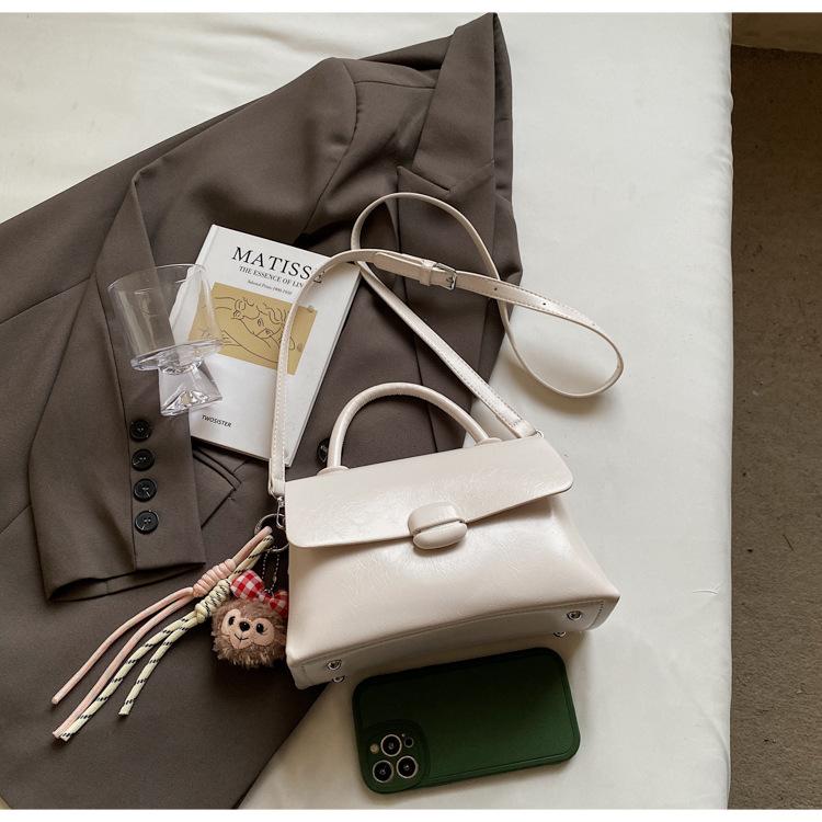 This Year, the Popular Hand-carried Fashionable and Versatile Shoulder Small Square Bag, the New Popular Simple Casual Korean Version of the Niche Me