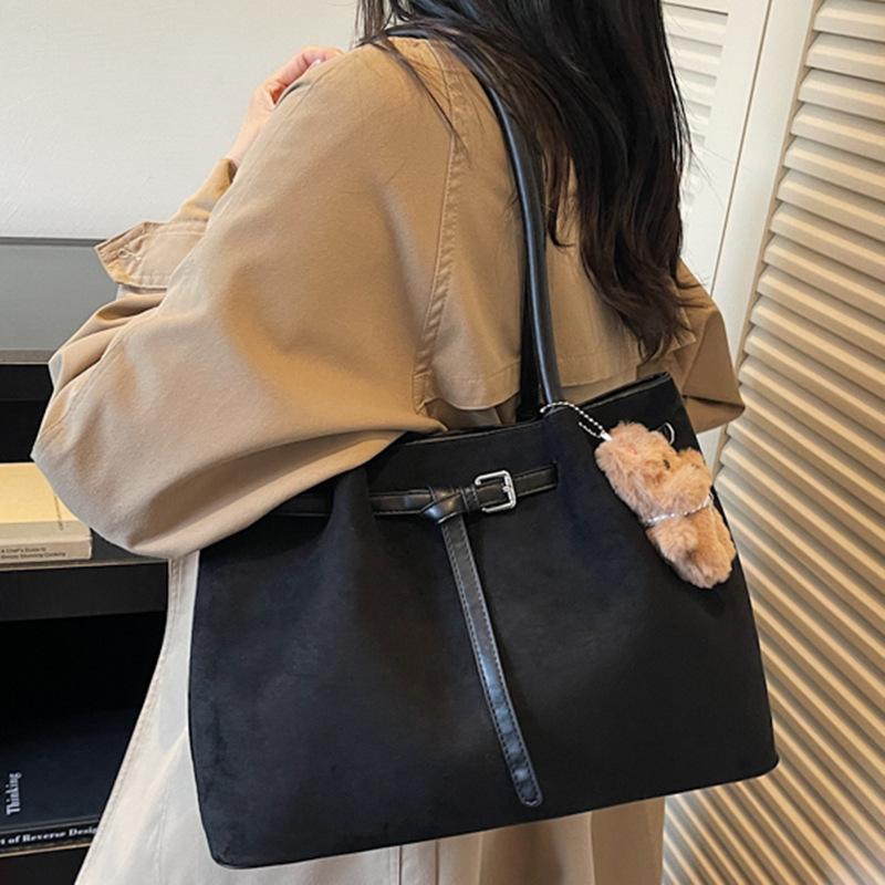 Vintage Tote Bag Large Capacity Women's Armpit Bag 2025 New Simple Suede Shoulder Bag Fashionable Commuter Bag