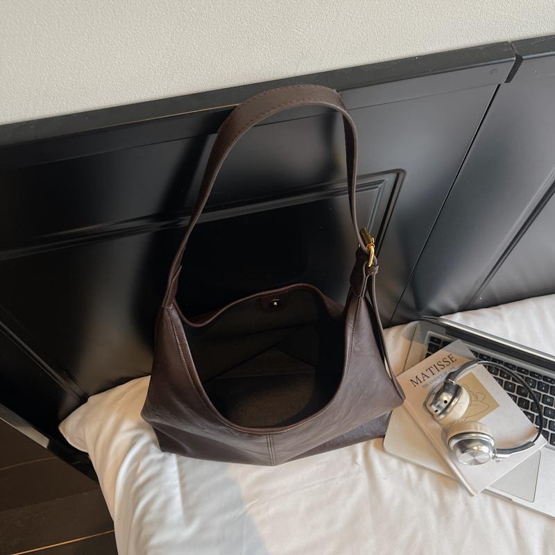 Vintage Commuter Large Capacity Bag Women's Soft Leather Shoulder Bag Underarm Tote Bag
