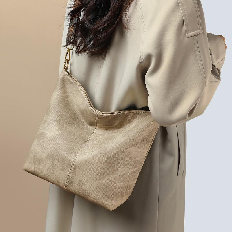 Bucket bag women's new commuter shoulder large-capacity bag women's casual versatile messenger tote bag