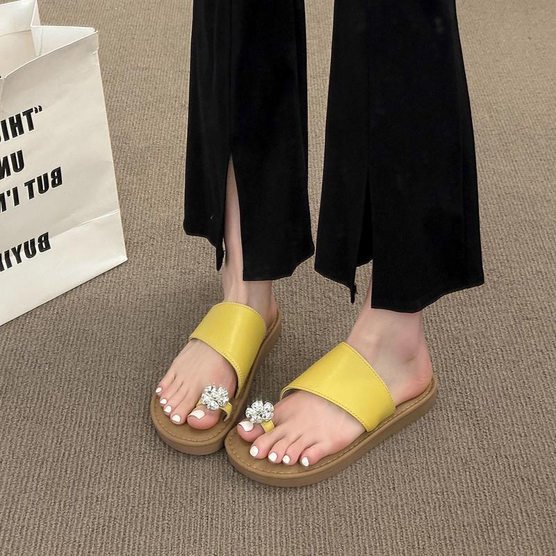 Fashion 2025 Flats Women Clip Toe Slippers Summer Casual Shoes Fashion Woman Sandals New Trend Brand Walking Cozy Beach Shoes