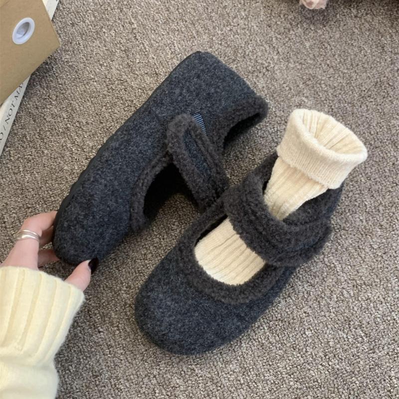 Fashion Winter Trend Women's Warm Plush Lined Round Flat Shoes 2025 Explosions Ankle Strap Casual Solid Color Non-slip Low-top Shoes.