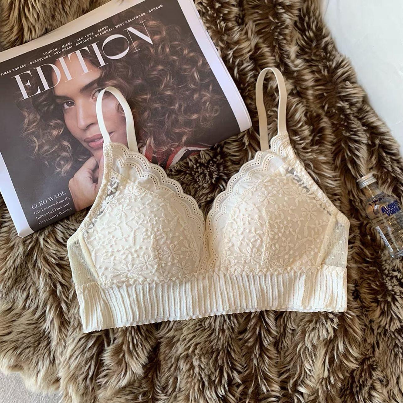 

French wire-free women s thin triangle cup bra large chest minimizing lace side breast gathering back beauty underwear 32/70
