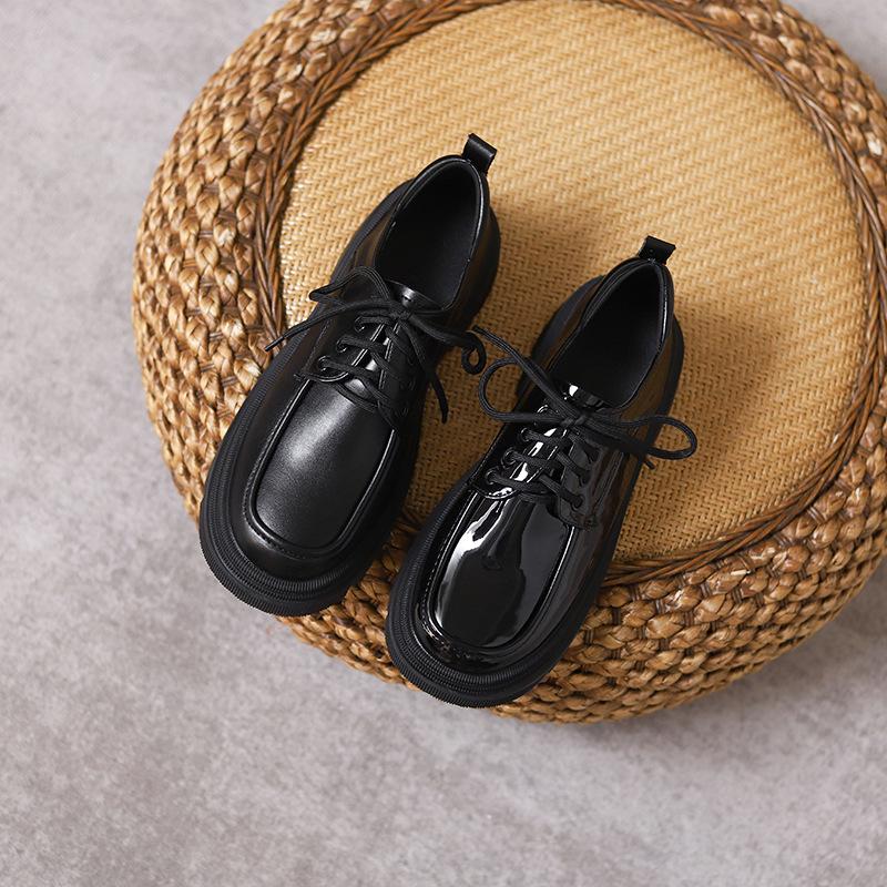 Women's Black Matte Lace-Up Shoes with Thick Soles, Height-Enhancing, British Style, New for Spring and Autumn 2024.