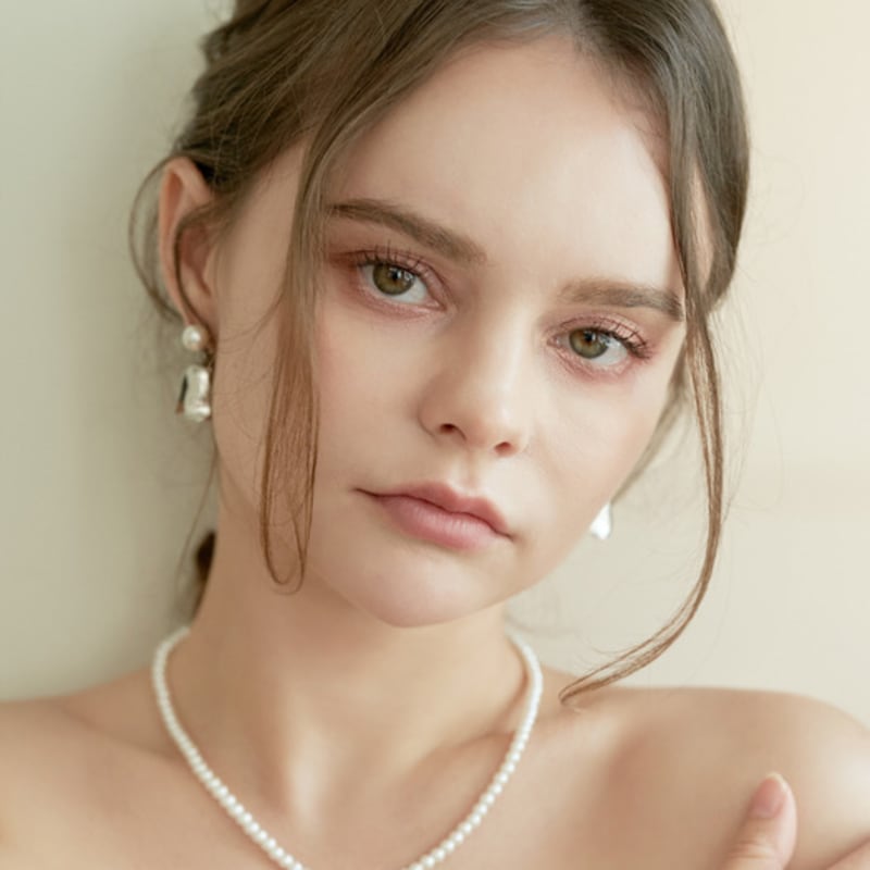 BESTY Drop of Light Pearl Necklace