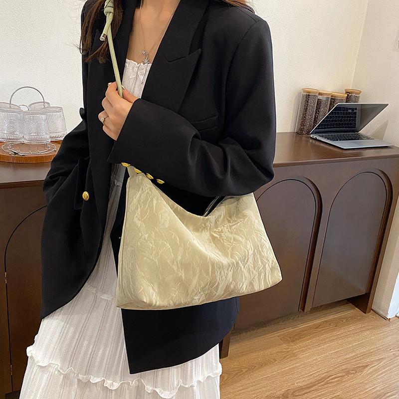 Fashionable Minimalist Design Medium Size Pu Tote Bag For Women Available In Four Colors