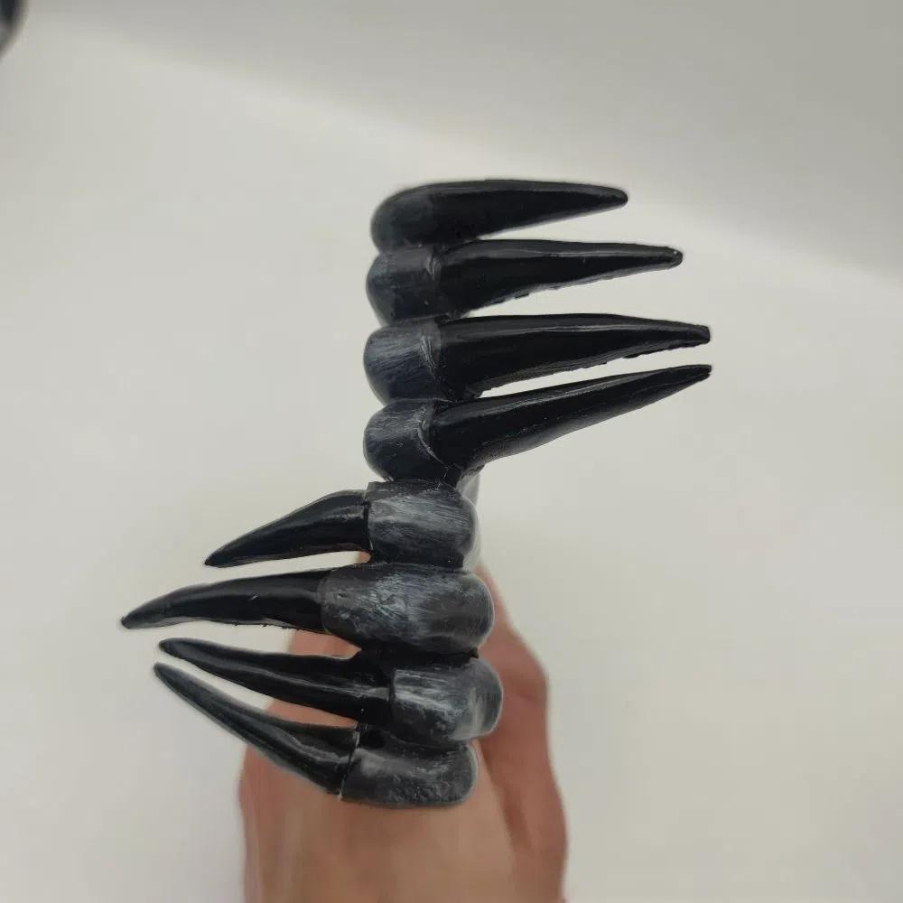 Novelty 3D Creepy Hands Bookmark Thriller Resin Demon Hand Bookmark Claw Small Witch's Hand Bookmark Festival Decor