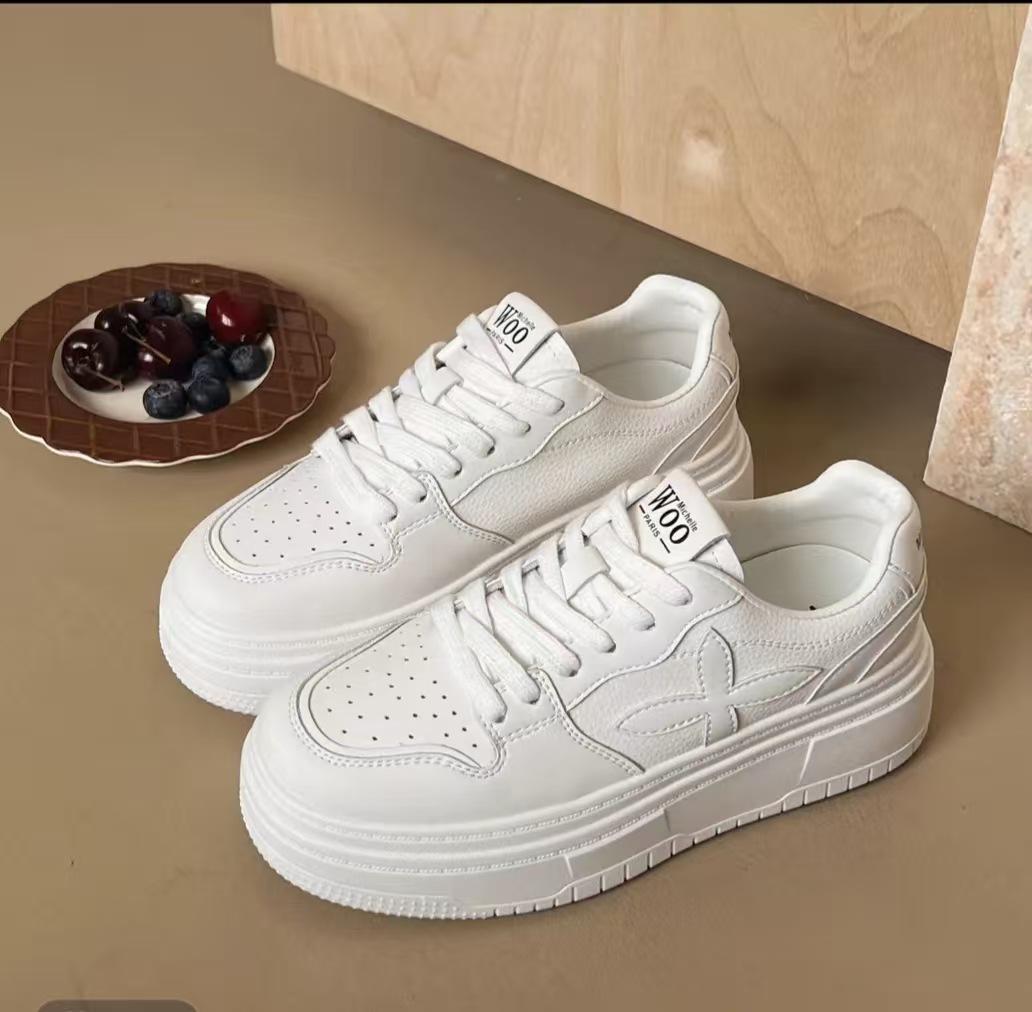 

Luji кожаные маленькие белые туфли женские весна 2025 новые интернет-знаменитость повседневные универсальные платформа крест цветок хлебные туфли 40 белый