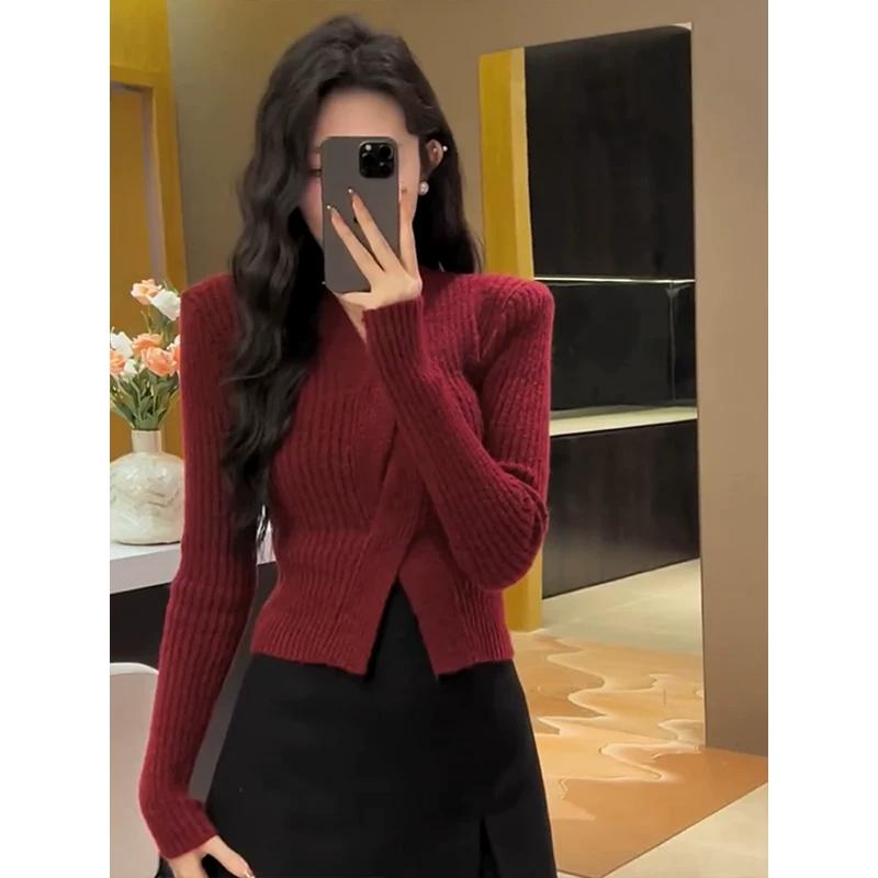 Dragon Year Chic and Beautiful Red V-neck Autumn and Winter Sweater